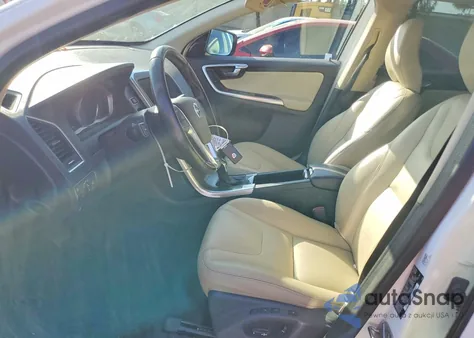 2016 Volvo Xc60 T5 Premier z USA, uszkodzony, nr VIN YV440MDK9G2853853